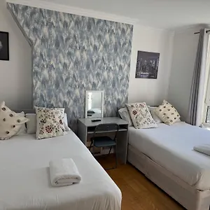 Budget Grey House Londres